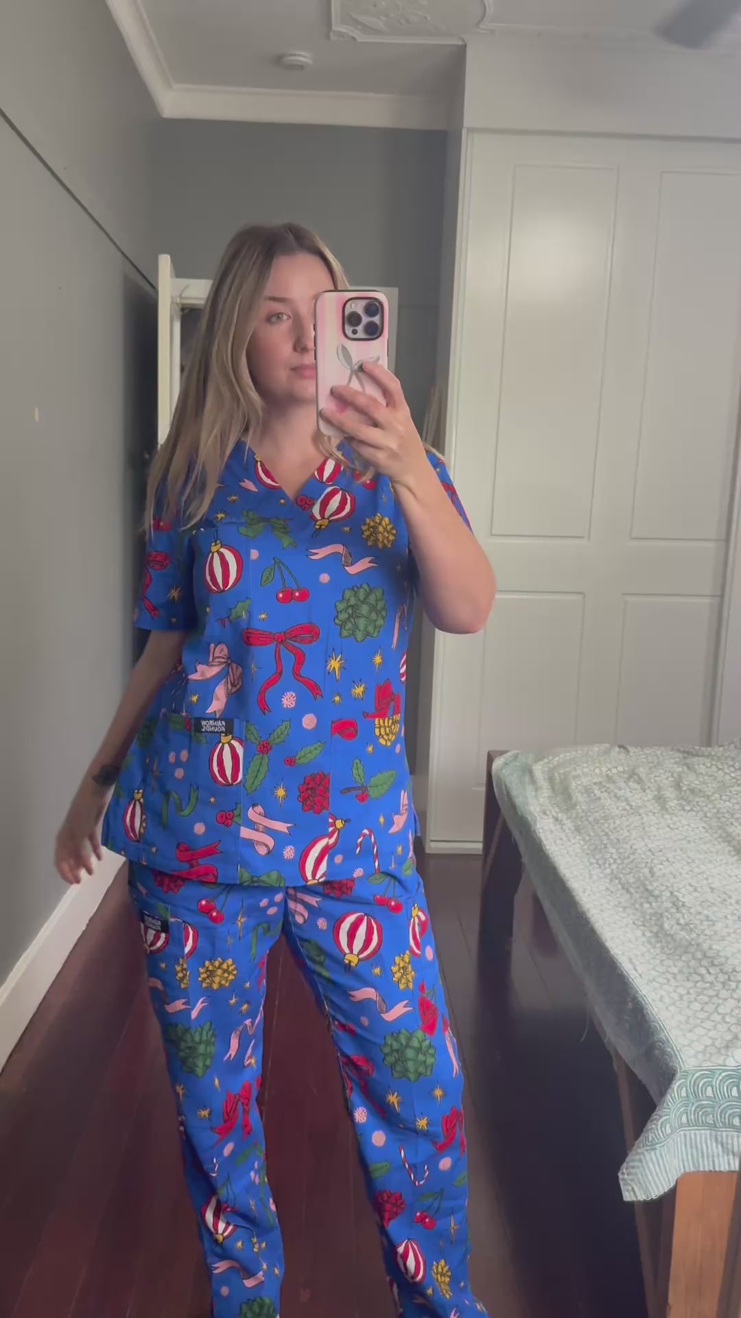 The Holly Jolly Set